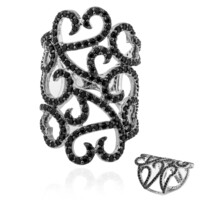Anillo en plata con Espinela negra