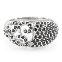 Anillo en plata con Espinela negra