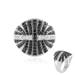 Anillo en plata con Espinela negra