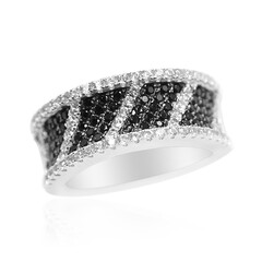 Anillo en plata con Espinela negra