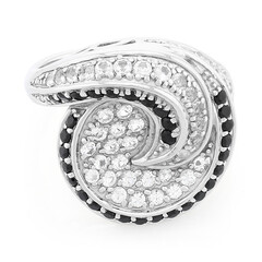 Anillo en plata con Espinela negra