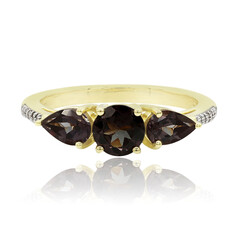 Anillo en oro con Granate de color cambiante