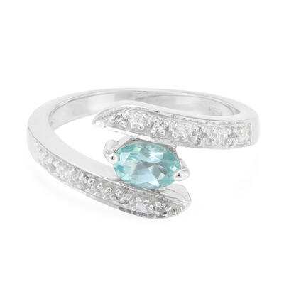 Anillo en plata con Fluorapatita verde