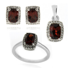 Anillo en plata con Granate de Mozambique