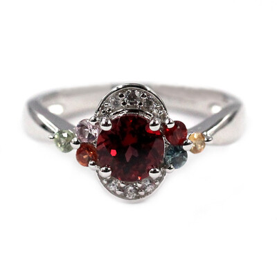 Anillo en plata con Granate de Mozambique