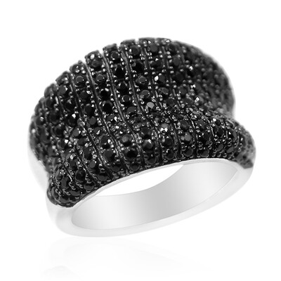 Anillo en plata con Espinela negra